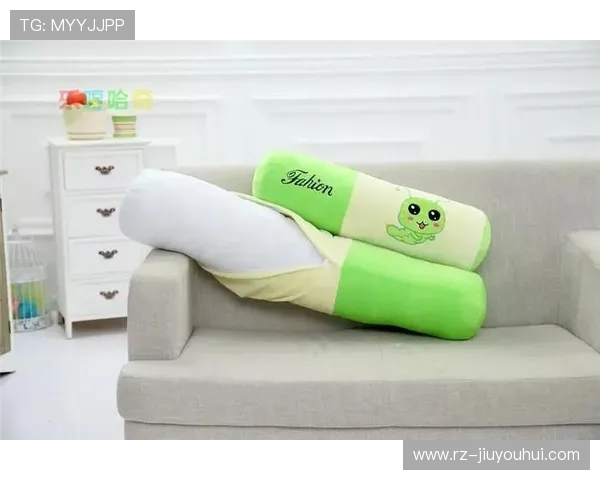 可爱足球挂件正版精美设计小巧可爱送礼首选男女皆宜纪念收藏精品